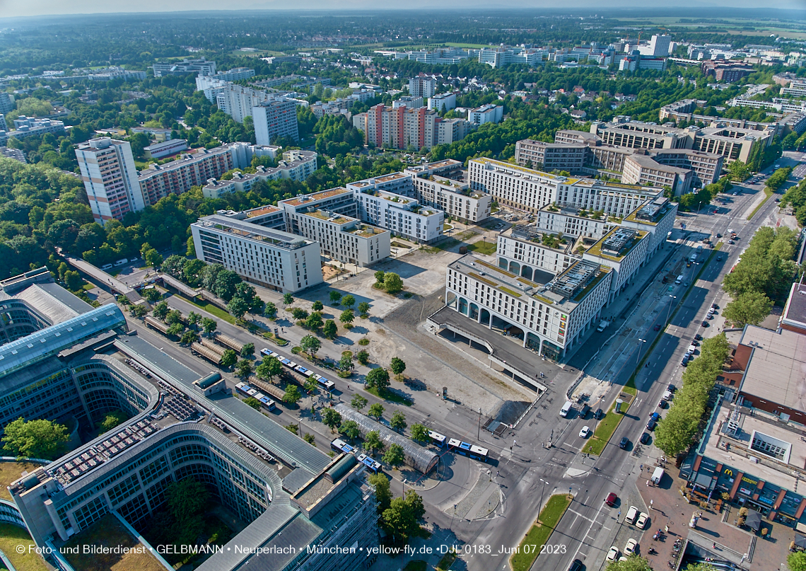 07.06.2023 - Perlach Plaza, PEP, Rentenversicherung, Wohnring, WACKER-Chemie in Neuperlach 07.06.2023 - Perlach Plaza, PEP, Rentenversicherung, Wohnring, WACKER-Chemie in Neuperlach
